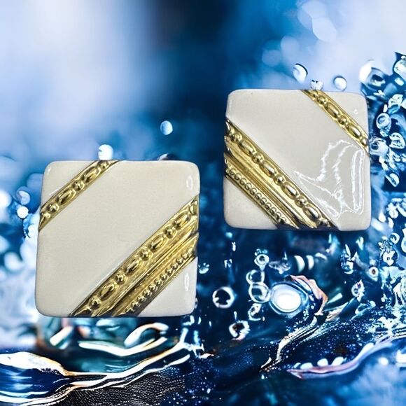 Vintage 80’s Givenchy Gold Tone Cream Beige Enamel Clip Earrings - Picture 7 of 11